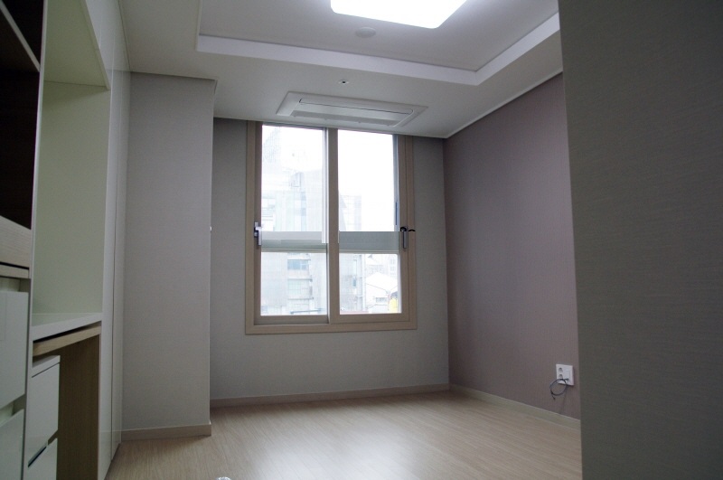 Officetel near Ewha Womans Univ. Station